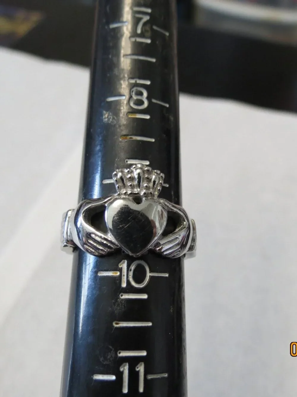 USED Great Condition Size 9.5 Unisex Costume Claddagh Ring